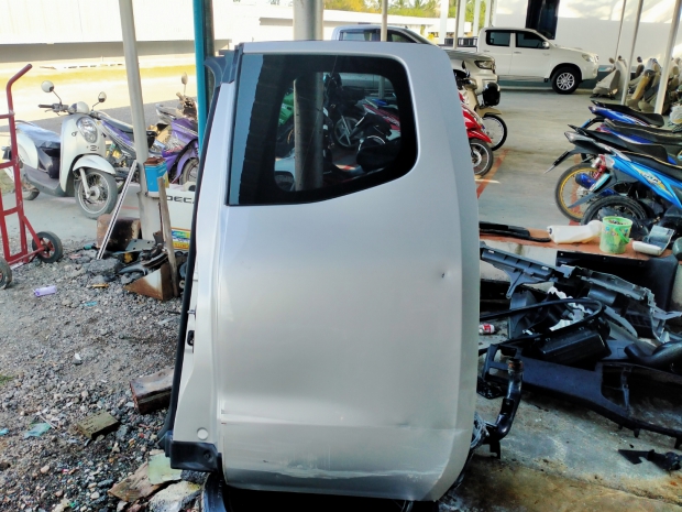 P.แค็ปซ้ายNP300