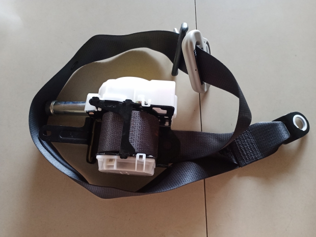P.เข็มขัดนิรภัยข้างหน้าขวารีโว้4ประตู  Z.เข็มขัด View 1
