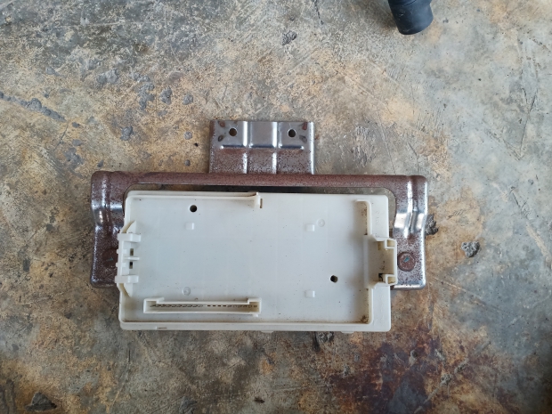 P. กล่องฟิวส์รับกล่อง Etac Triton.    Z. กล่องETAC